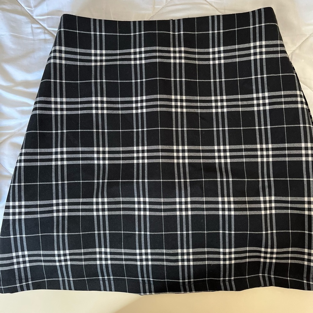 Black and white min skirt! Cute to wear to work!